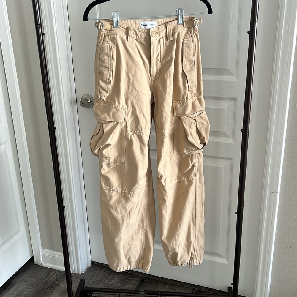 Aritzia Tna Supply Cargo Pant in Beige Size 00 Short - Picture 3 of 11